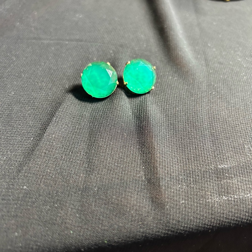 Vintage Gold and Green gorgeous pierced post button Earrings. - Picture 6 of 7